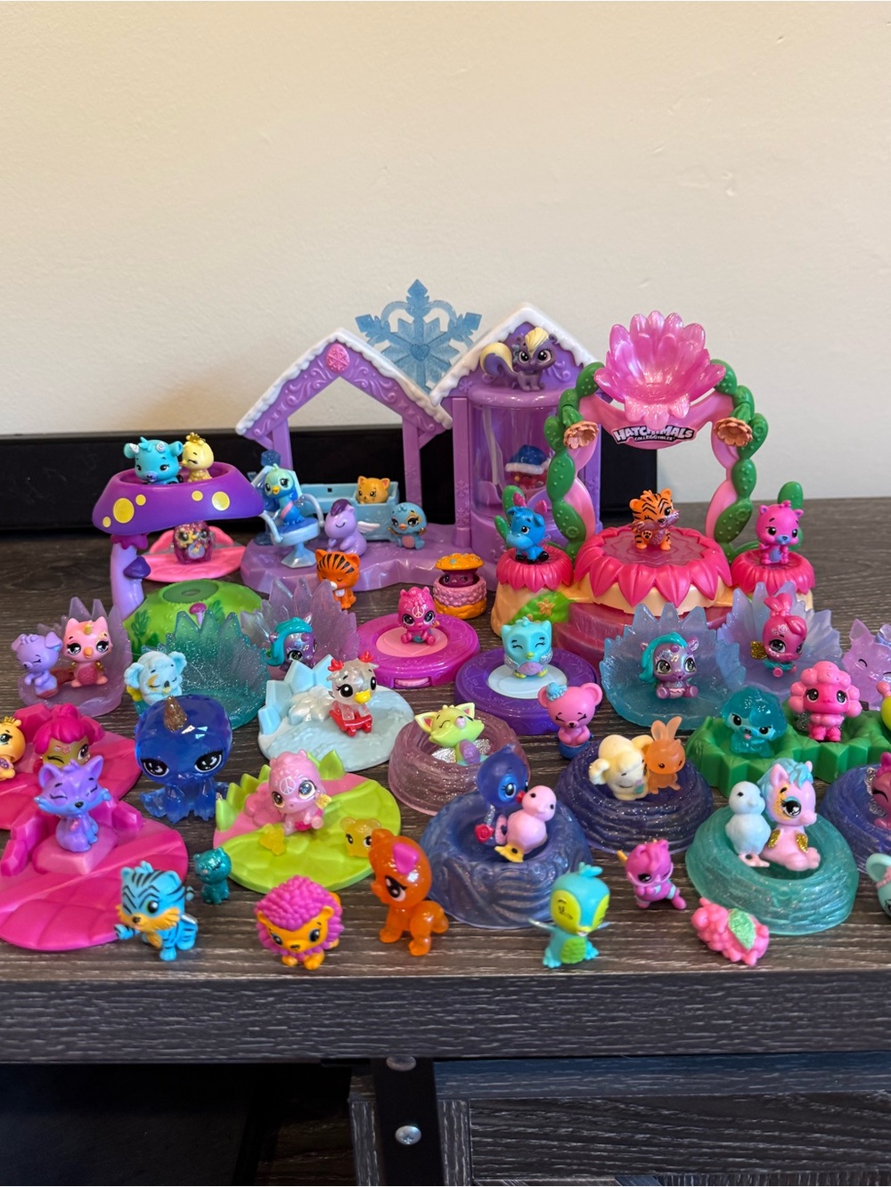 Hatchimals hug lot winter set beds spinners many animals lot